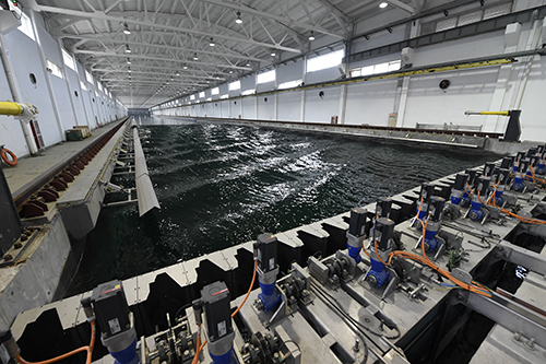 上海交大多功能船模拖曳水池